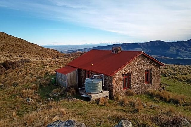 Packhorse Hut on the Te Ara Tapaka Track